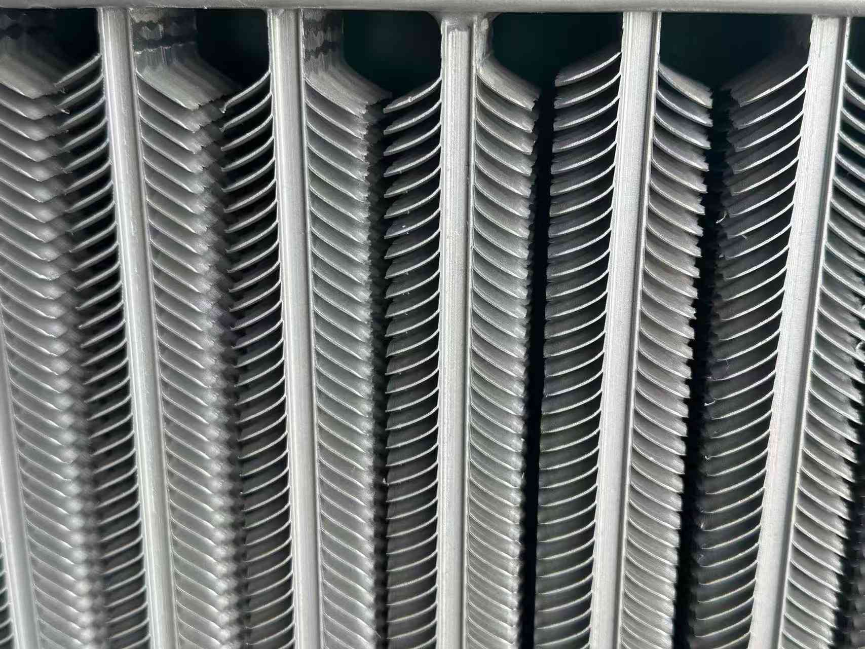フィンチューブ熱交換器の原理と特徴